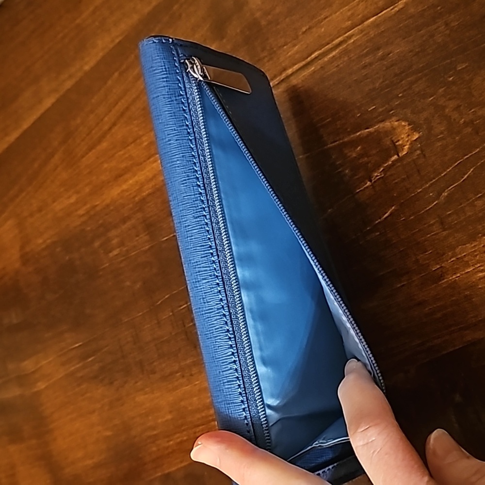 Authentic Coach Slim Wallet - Picture 3 of 7